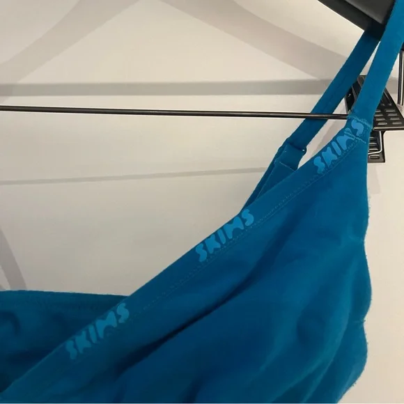 SKIMS Cotton Logo Mini Triangle Bralette - Picture 4 of 4